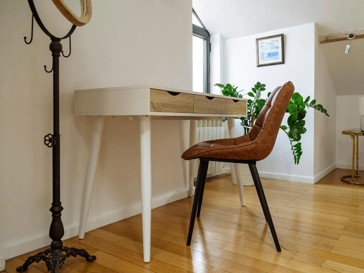 ブカレストArtistic Loft In The Old Townアパートメント ブカレスト