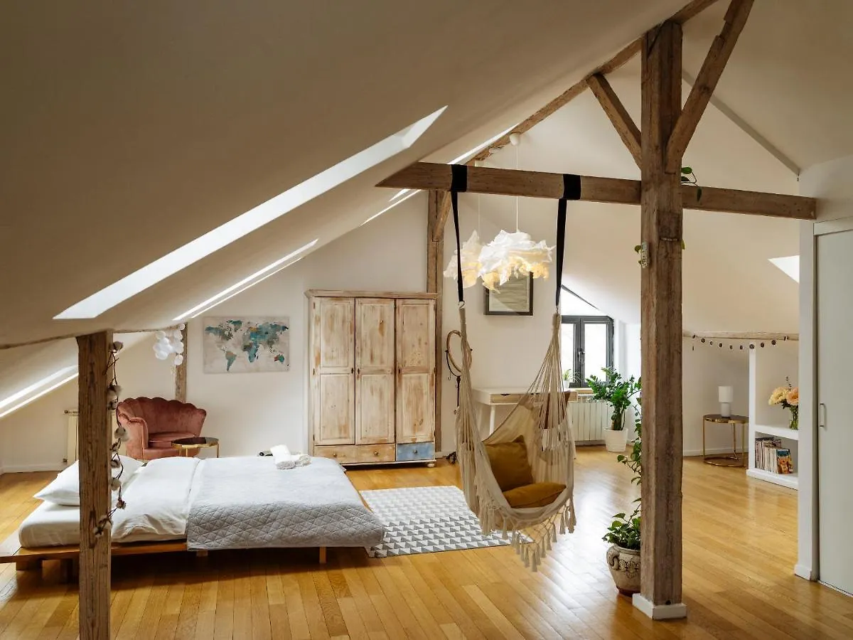 アパート ブカレストArtistic Loft In The Old Townアパートメント